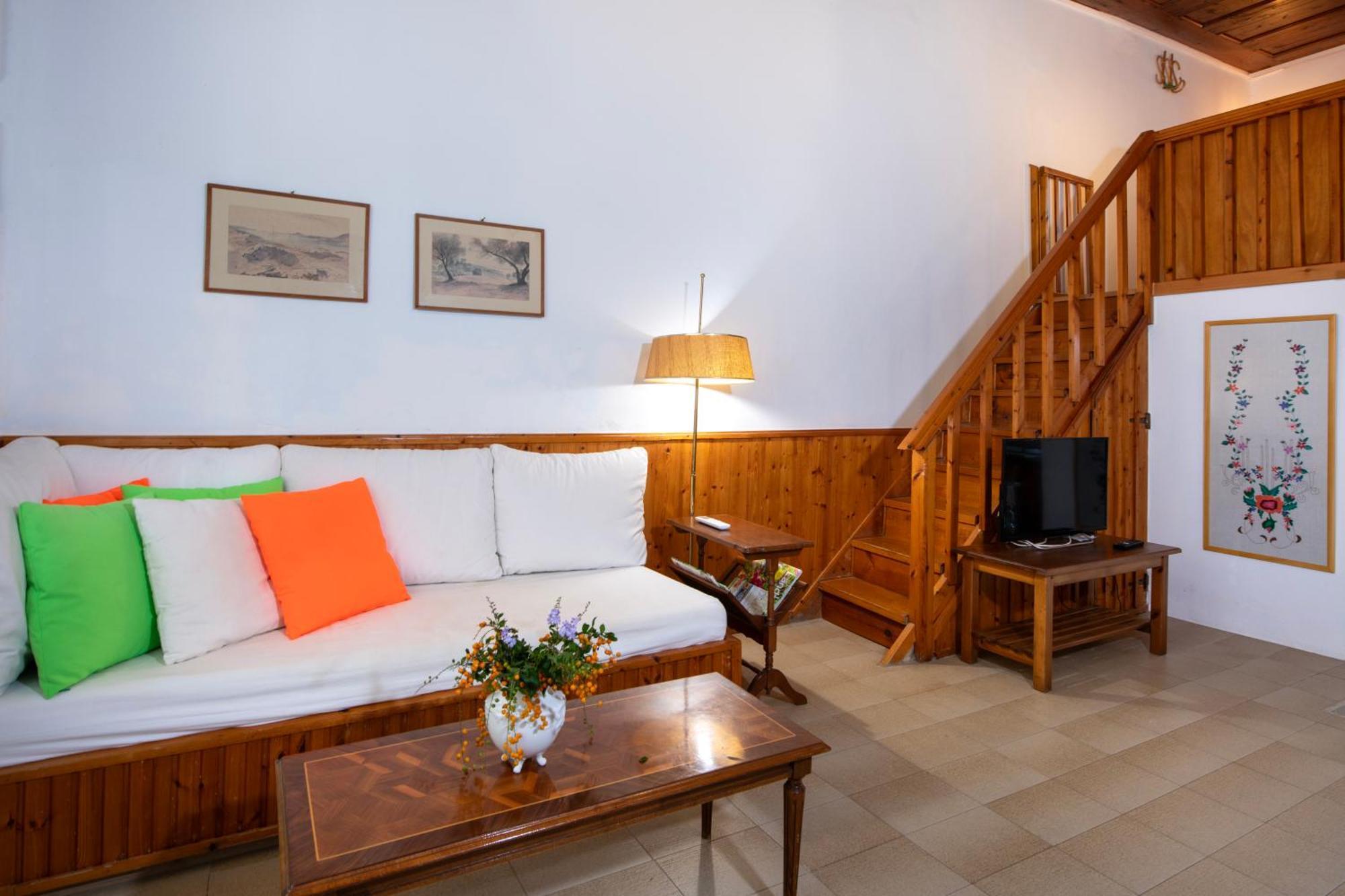 Ismini Apartments คาลีเวส ภายนอก รูปภาพ