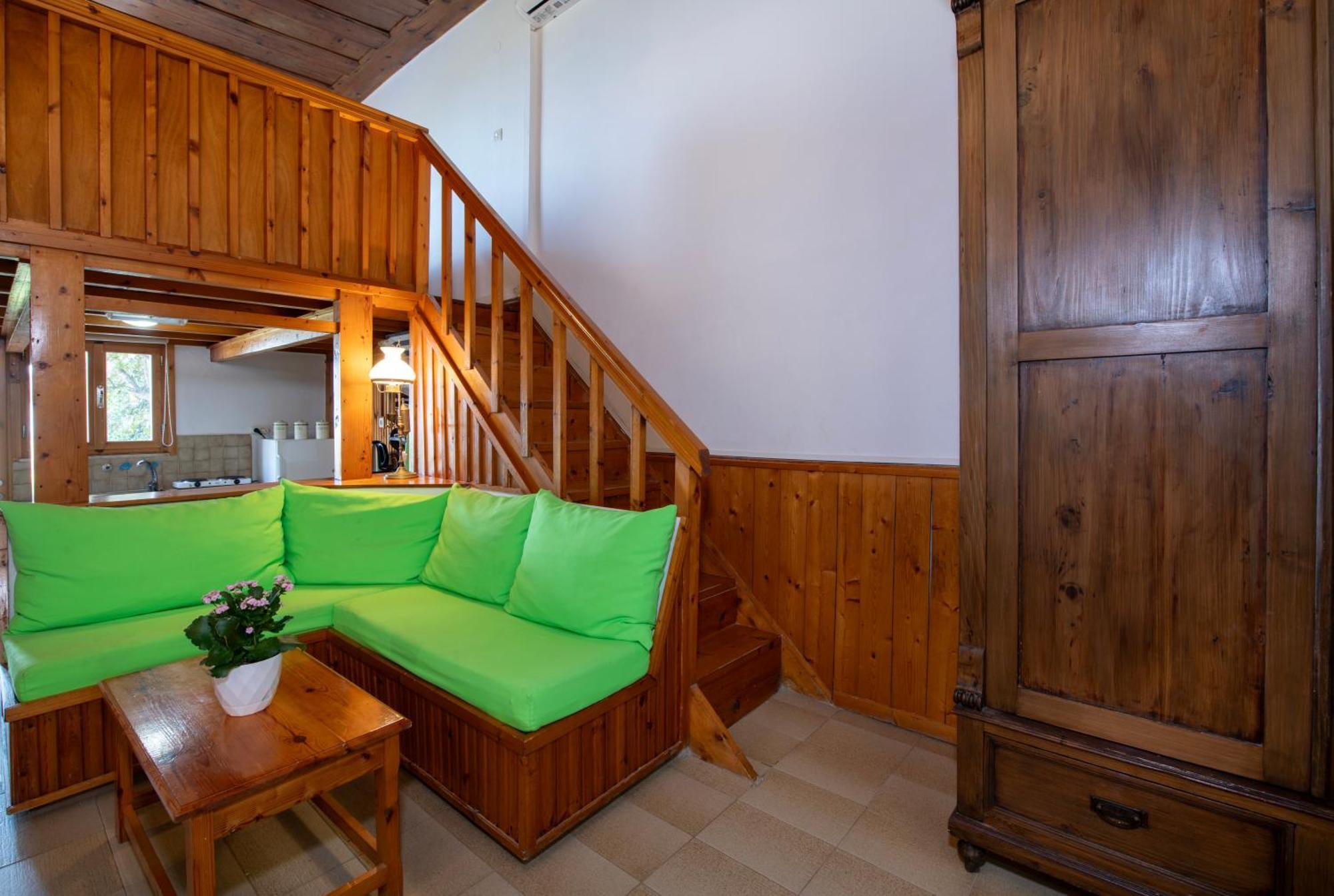 Ismini Apartments คาลีเวส ภายนอก รูปภาพ