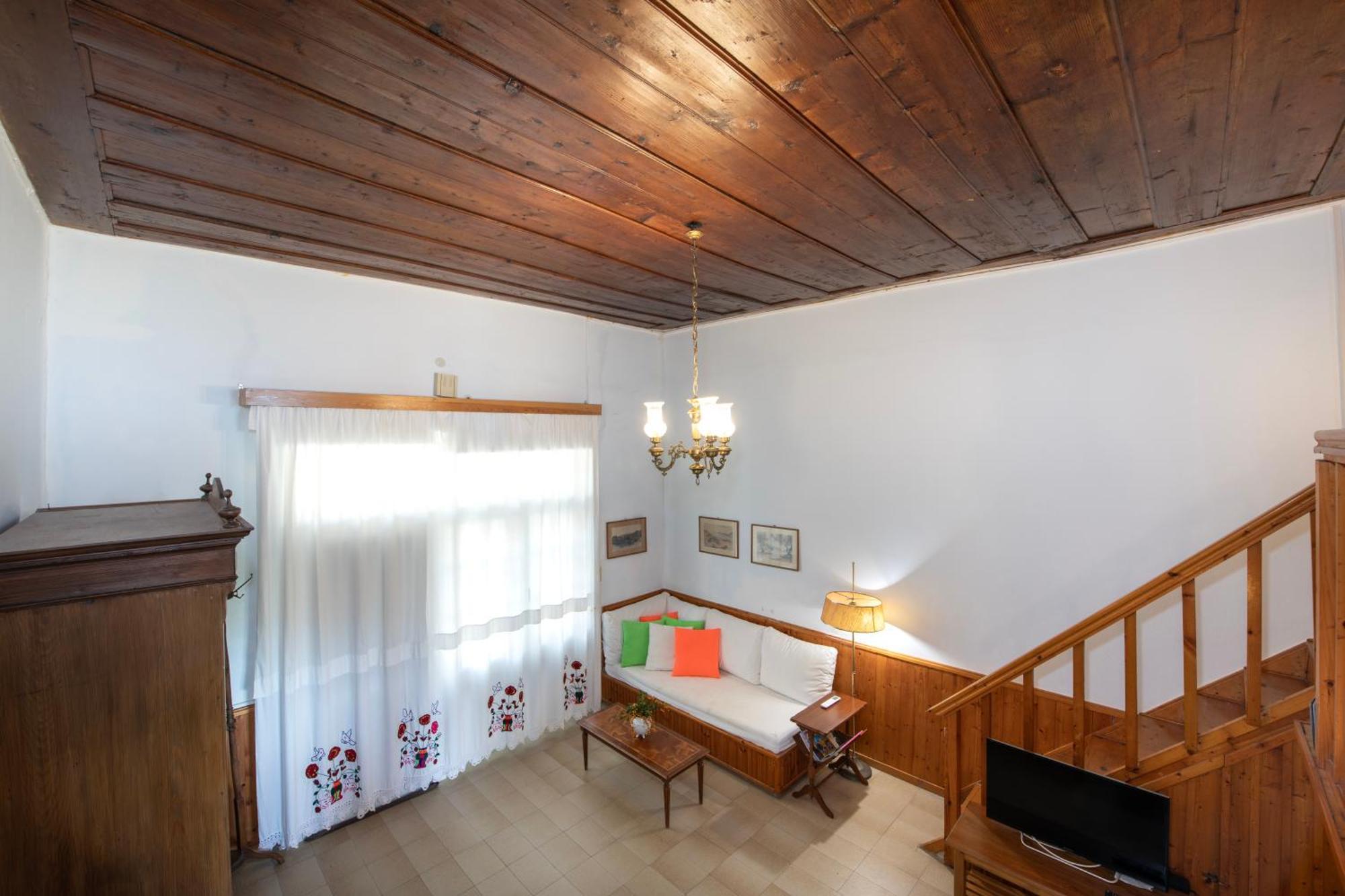 Ismini Apartments คาลีเวส ภายนอก รูปภาพ