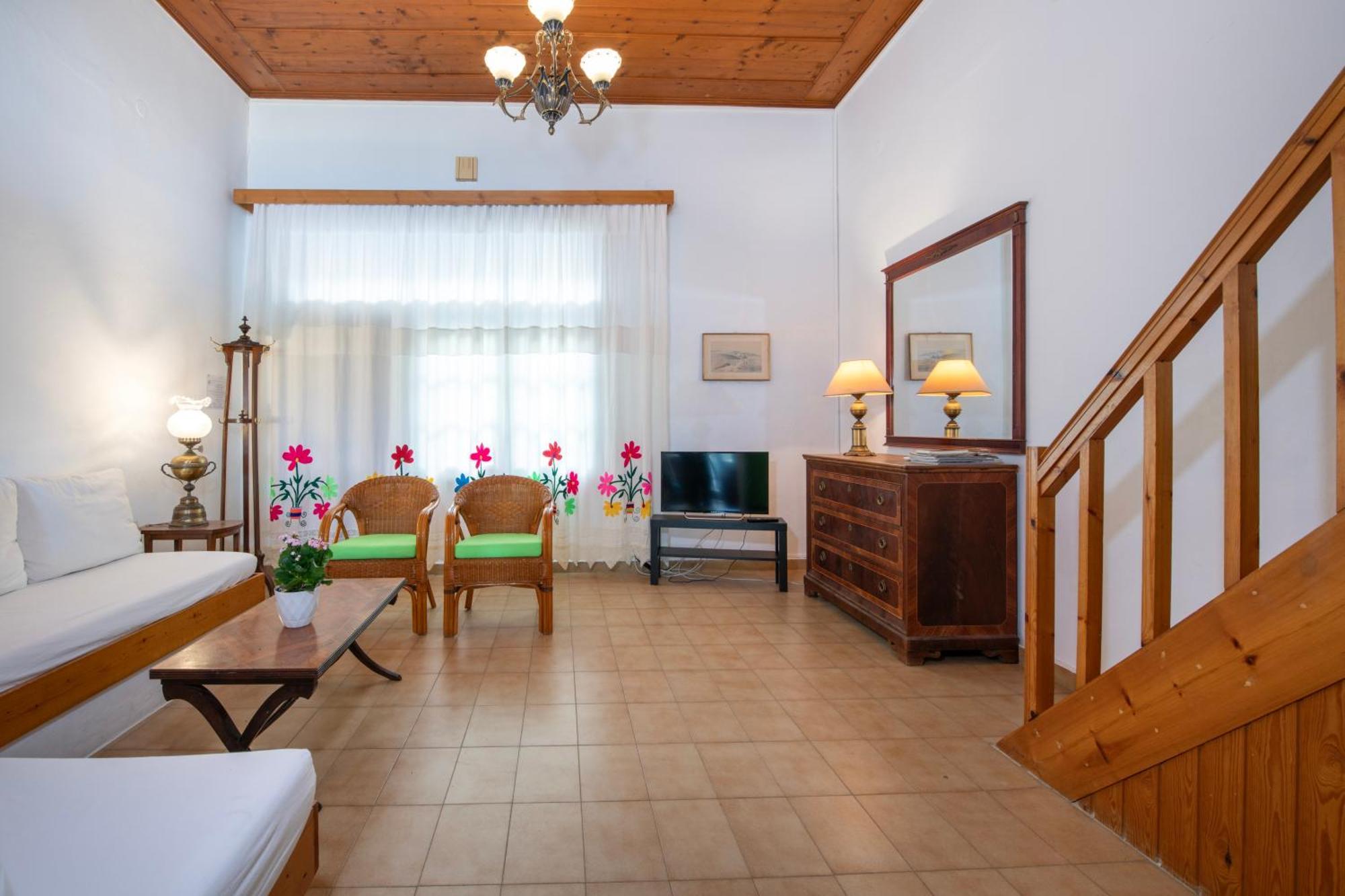 Ismini Apartments คาลีเวส ภายนอก รูปภาพ