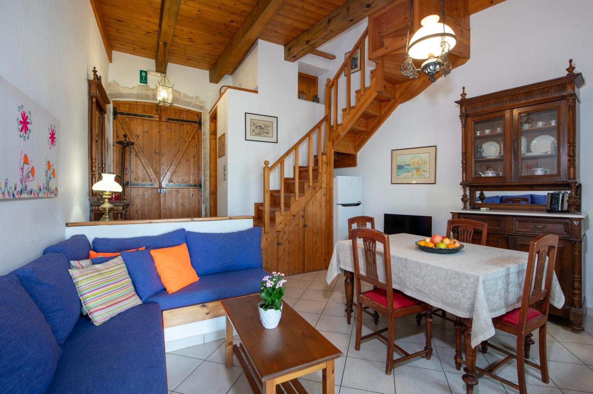 Ismini Apartments คาลีเวส ภายนอก รูปภาพ