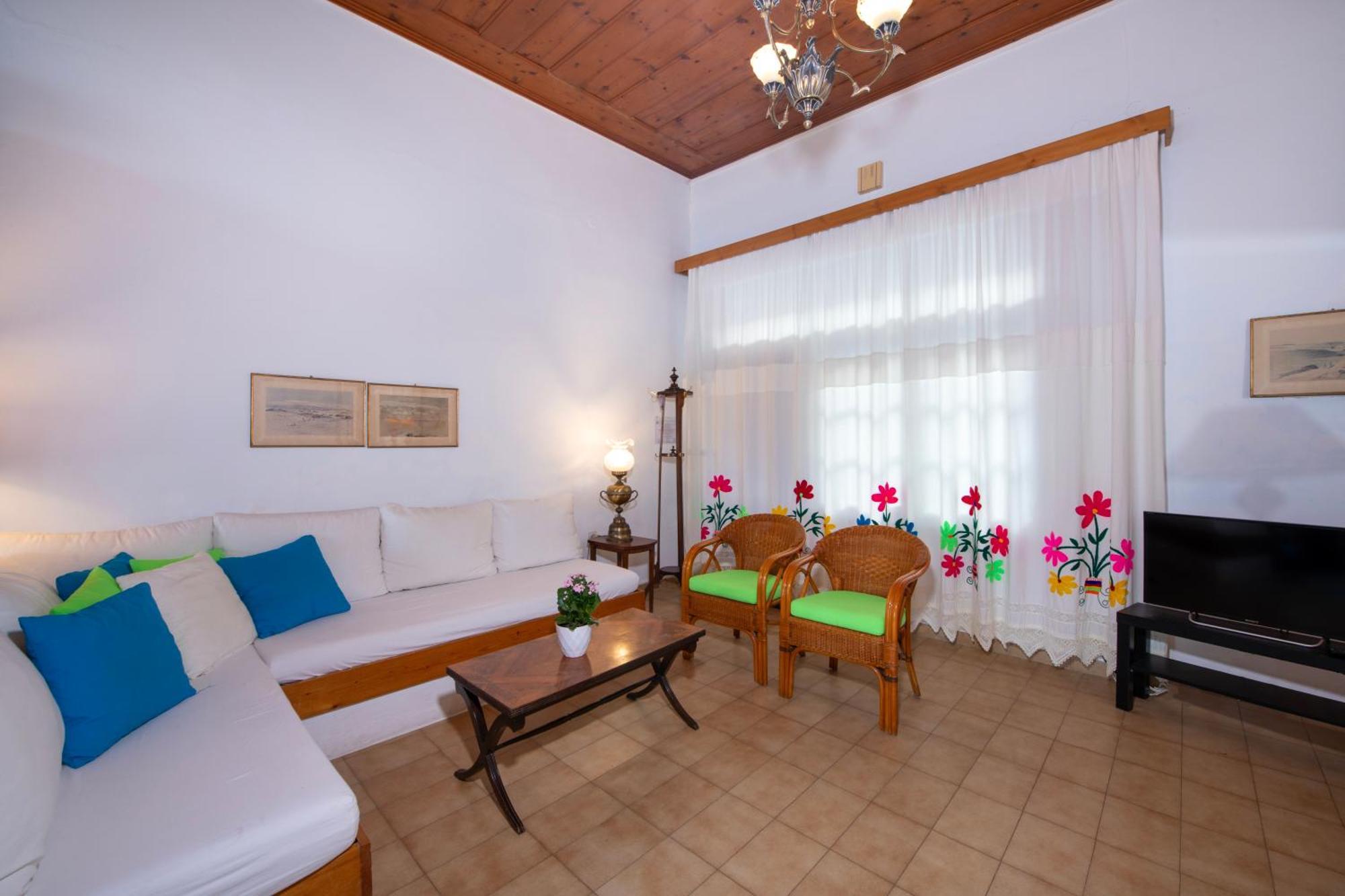 Ismini Apartments คาลีเวส ภายนอก รูปภาพ