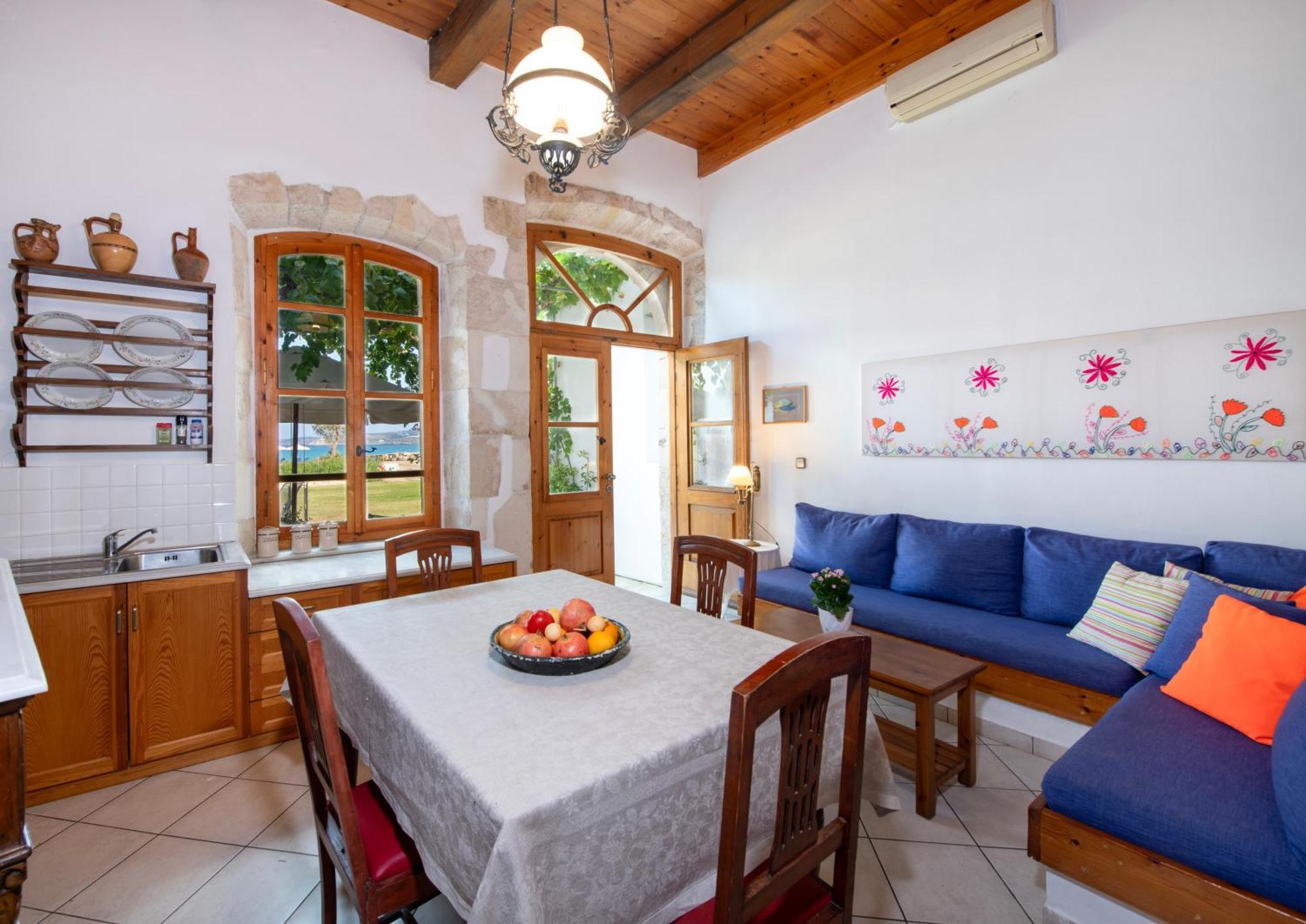Ismini Apartments คาลีเวส ภายนอก รูปภาพ
