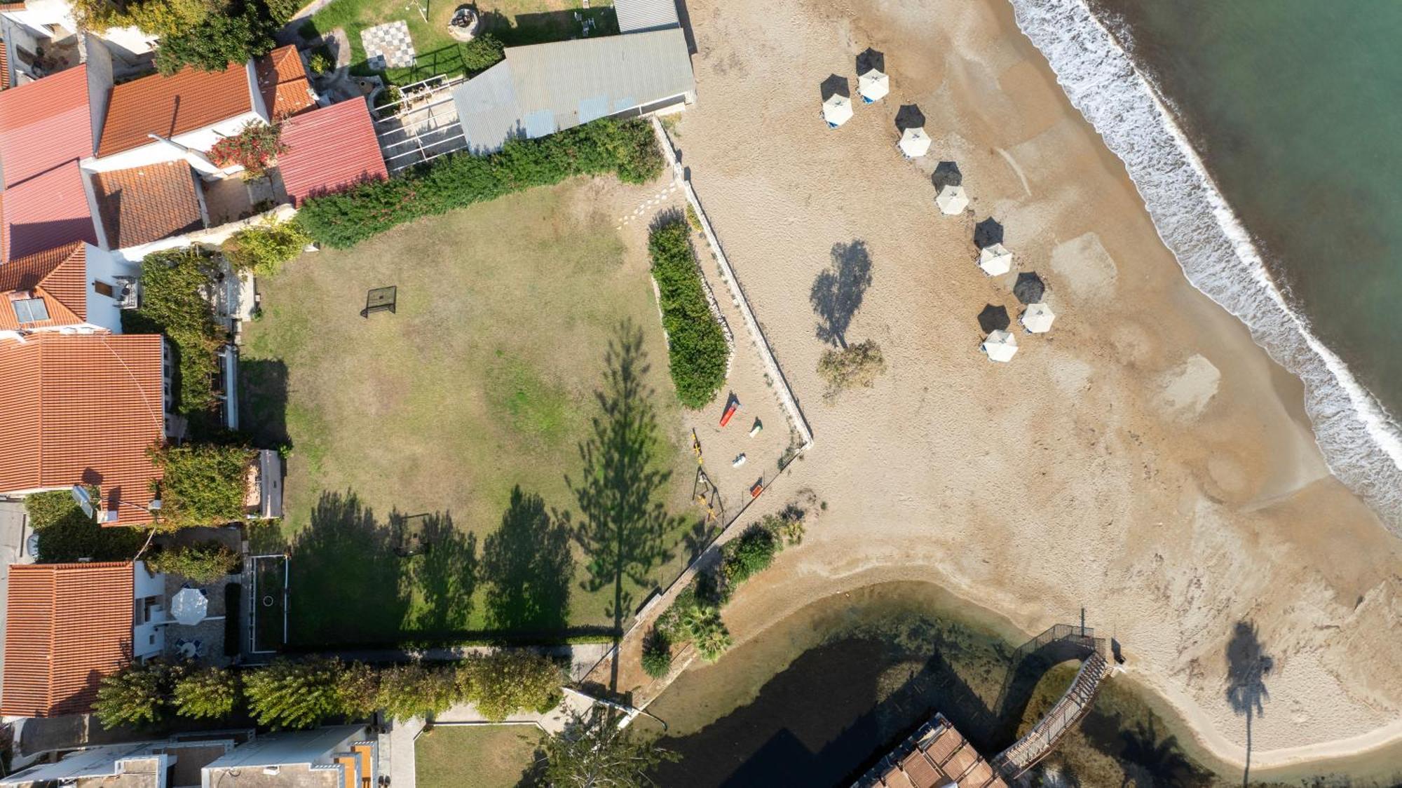 Ismini Apartments คาลีเวส ภายนอก รูปภาพ
