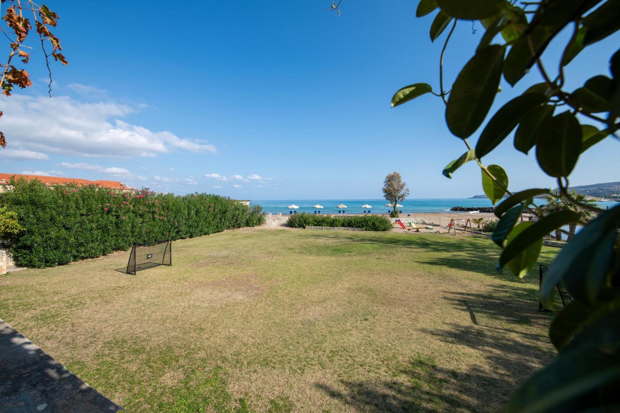 Ismini Apartments คาลีเวส ภายนอก รูปภาพ