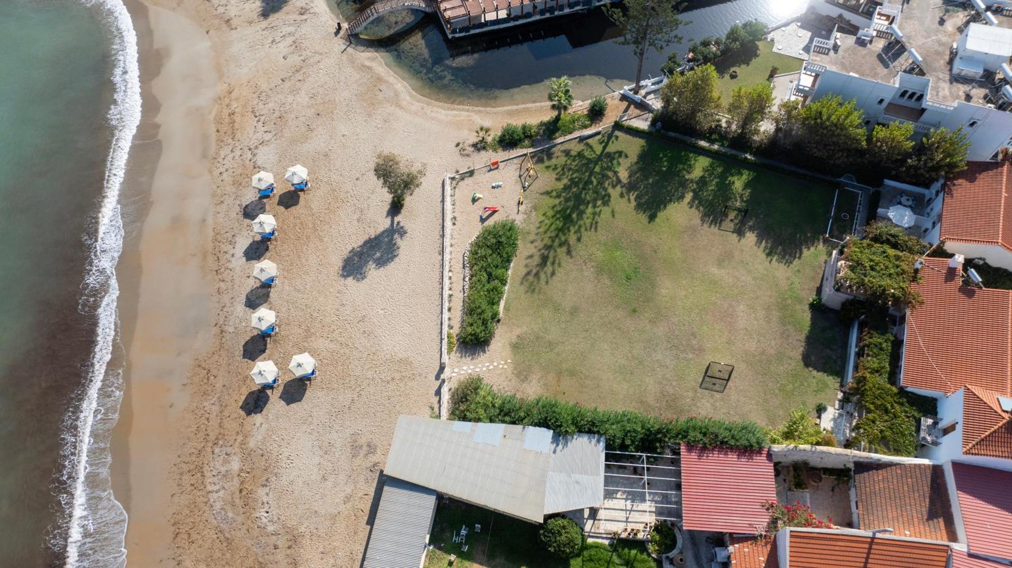 Ismini Apartments คาลีเวส ภายนอก รูปภาพ